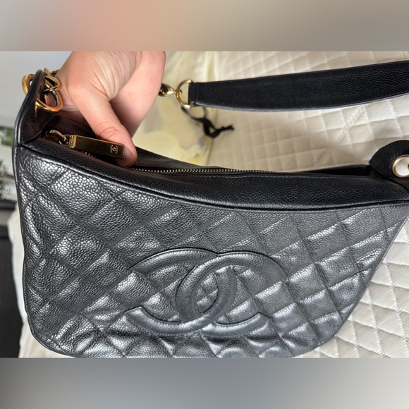 Authentic!!!!Chanel 2004/2005 caviar timeless shoulder bag. Authentic - Picture 12 of 16